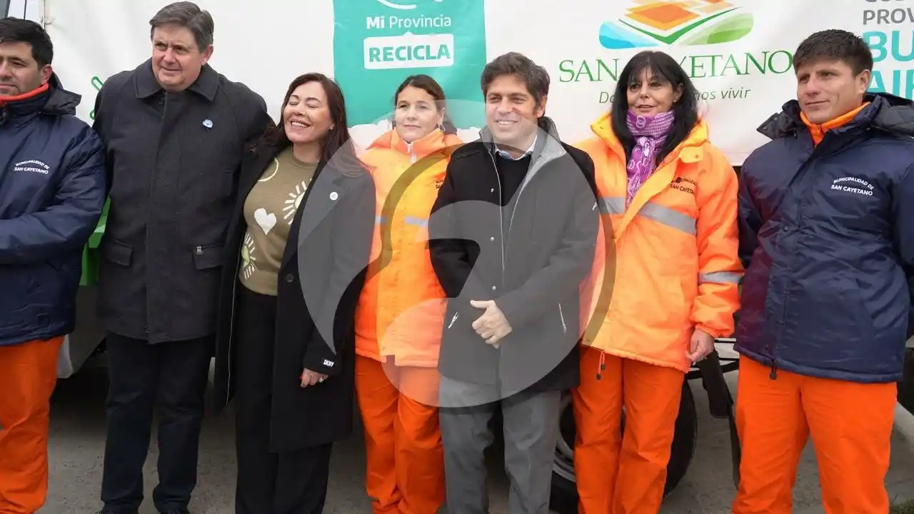 Kicillof llegó acompañado por la comitiva oficial