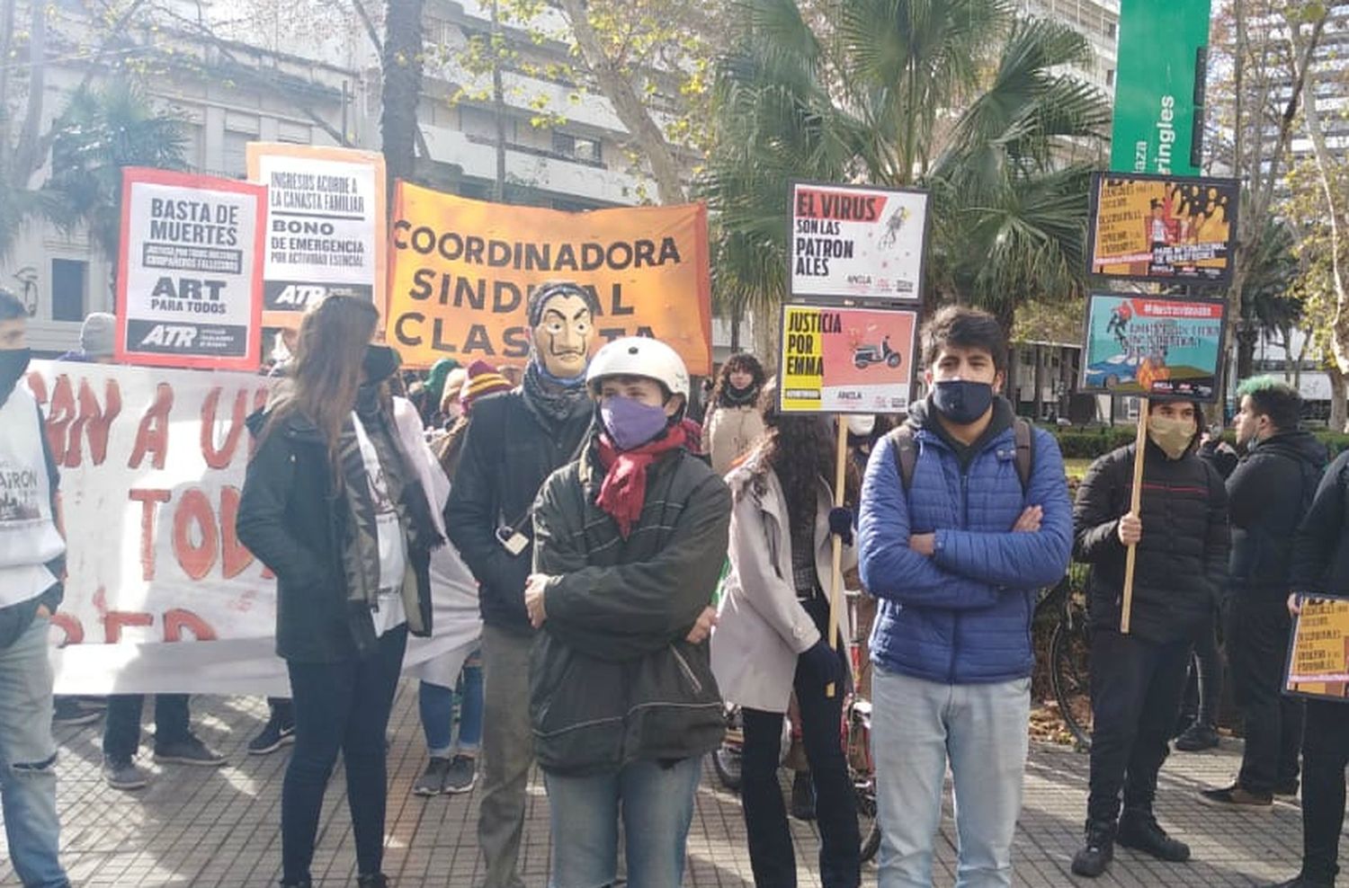 Nutrida movilización de repartidores en el centro rosarino: “Si nuestro trabajo es esencial, nuestra vida también”