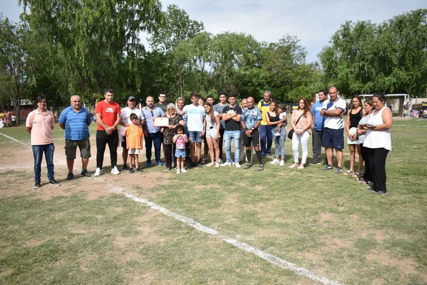 Con un homenaje a “Pinocho” Velo en América, empezó el Clausura de la Liga Infantil