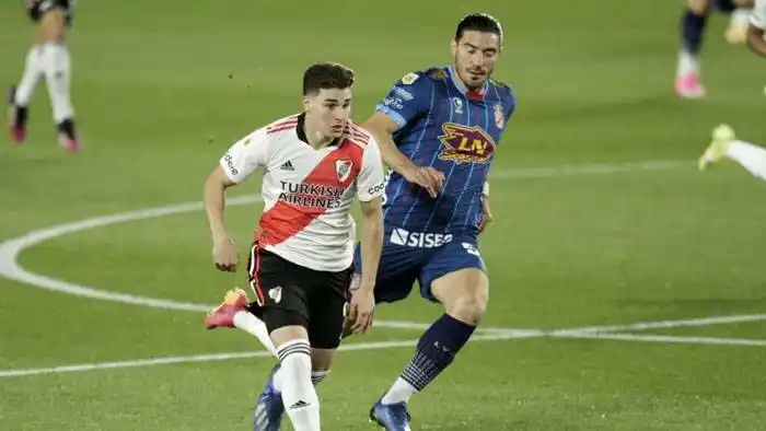 River superó a Arsenal en un partido clave