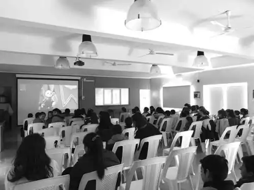 Continúa en el CIC el ciclo de videoconferencias en Lobería