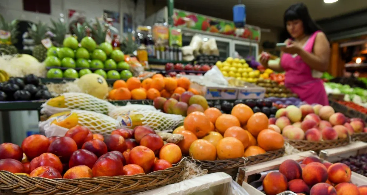 La mayor retracción anual se dio en Alimentos y bebidas (-8%).