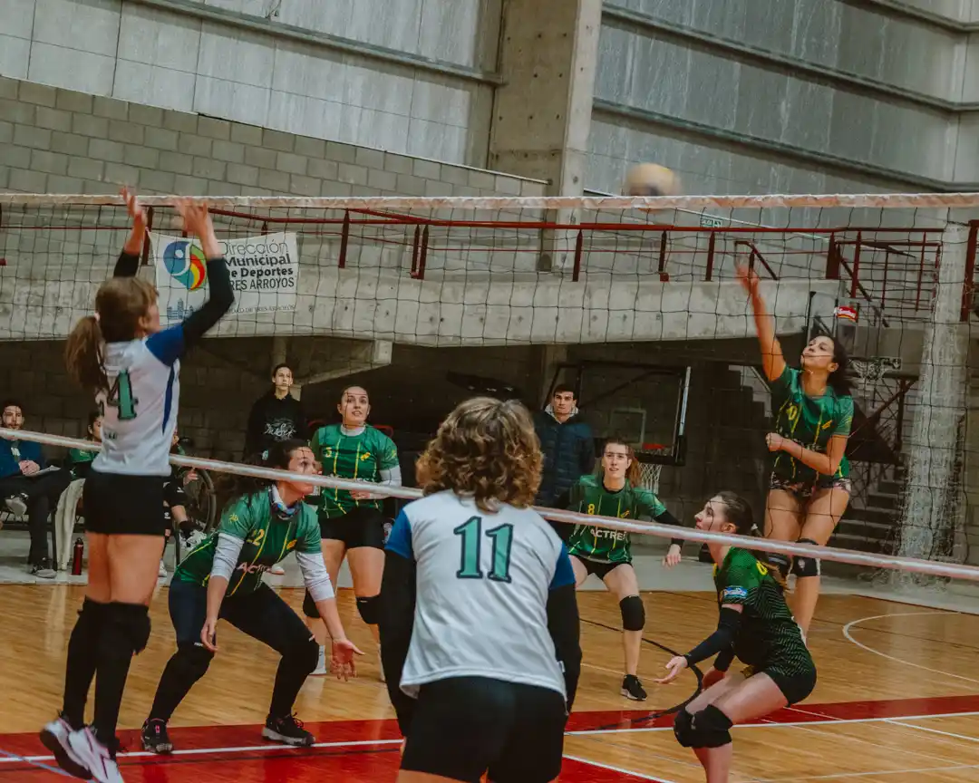 Extensa jornada sabatina del vóley de Primera en Club de Pelota y el CEF N°4
