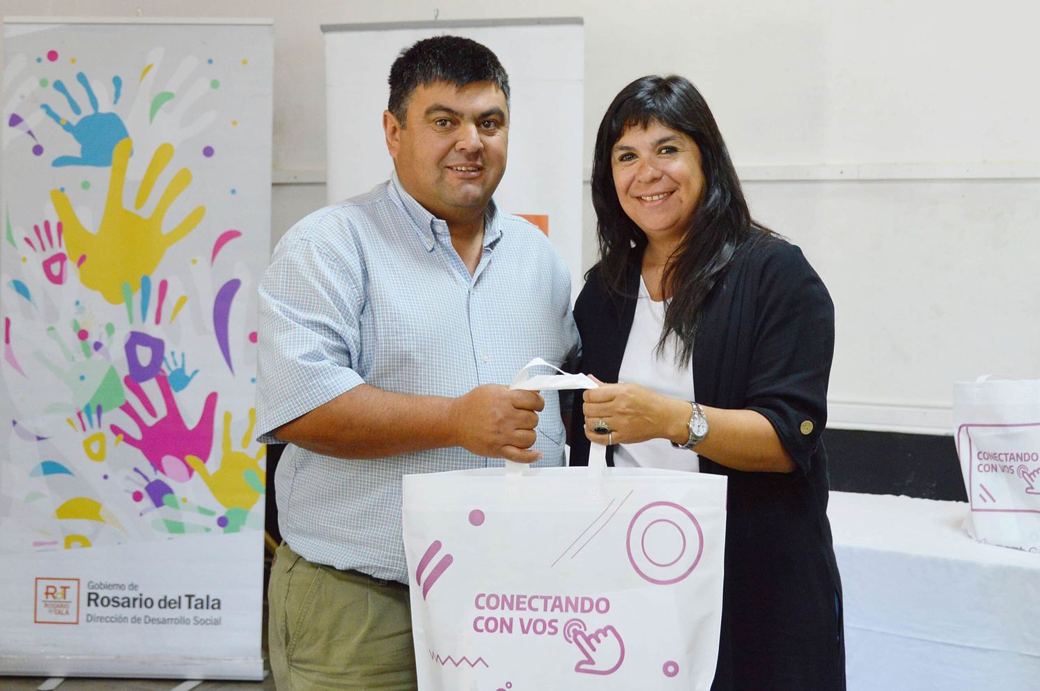 La provincia entrega tablets a emprendedores y organizaciones sociales y comunitarias