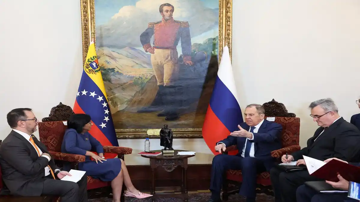 VENEZUELA y RUSIA refuerzan su relación y se declaran «víctimas de las sanciones»: canciller Lavrov está de visita en el país