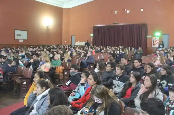 Realizaron charla y debate sobre conducción segura