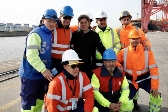 Kicillof y Ferraresi encabezaron el inicio de las obras de ampliación del muelle en el Puerto de Dock Sud