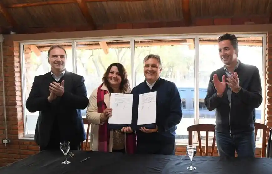 Llaryora en La Tordilla: “Cada empleo que podemos salvar es mucho”