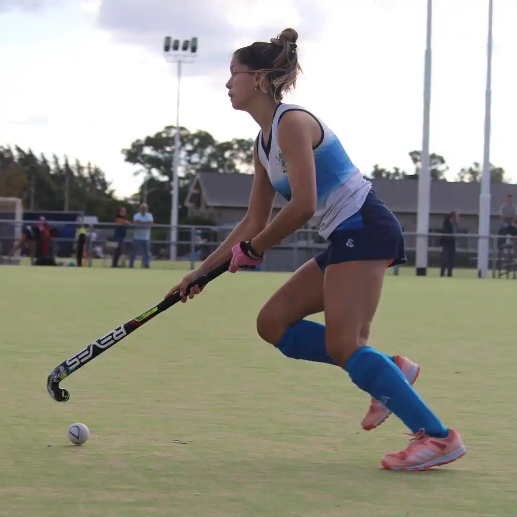 Empiezan los torneos de la Liga Metropolitana con dos sampedrinas: Renata Ramognino y Mayra Brienza