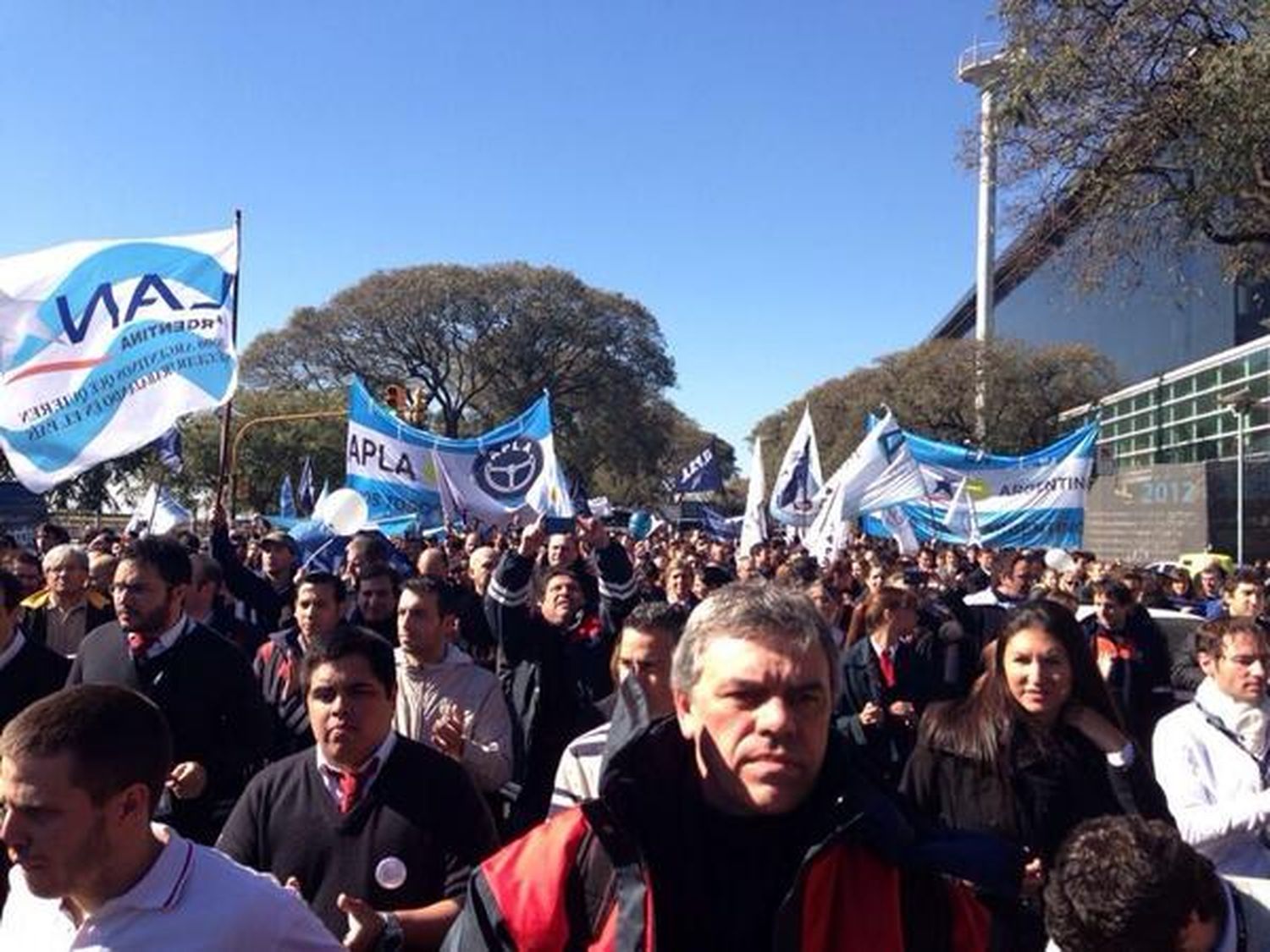 Conflicto con Lan: Gremios aeronáuticos van al paro el jueves 29