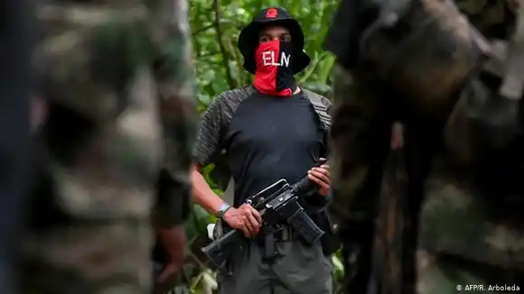 “Son centros de TORTURA y MUERTE”: ELN llama a acabar con los CAI en Bogotá