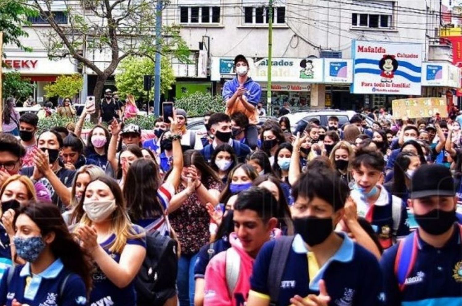 San Luis: aíslan a 110 estudiantes tras viaje de egresados a Carlos Paz