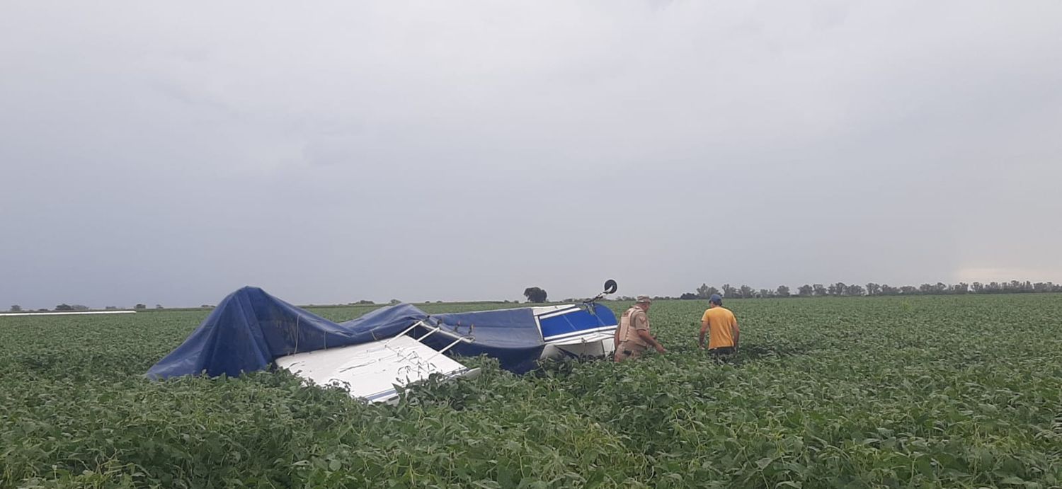 Precipitó una aeronave de fumigación e impactó contra el suelo: el piloto fue hospitalizado