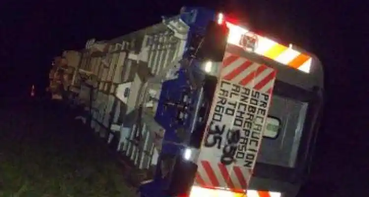 Vuelco de un camión en el Km 158