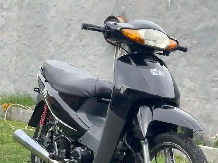 La motocicleta fue robada el domingo por la noche.