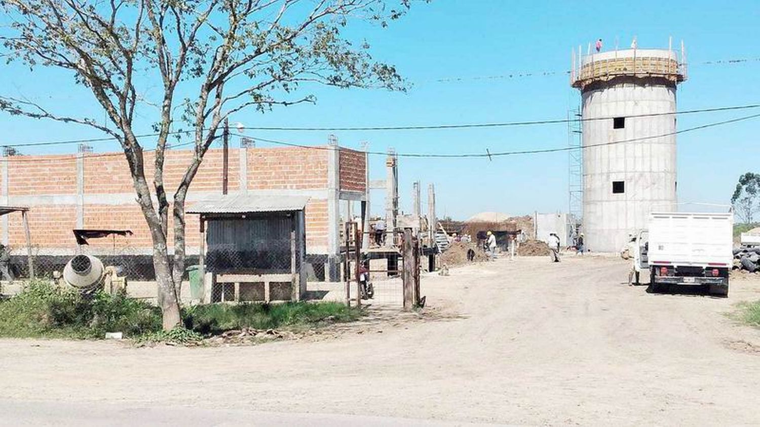 Avanzan las obras en la localidad de Laguna Blanca