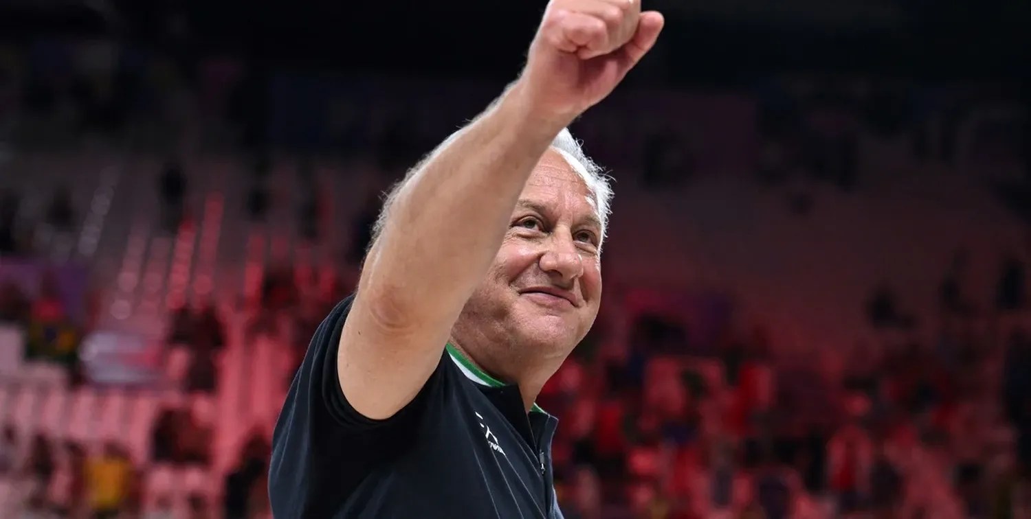 El entrenador argentino Julio Velasco lideró a Italia en el oro del voley femenino. Crédito: Annegret Hilse/Reuters