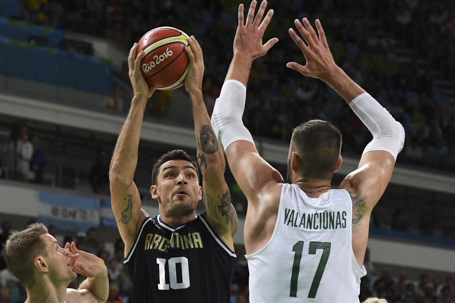 Con el regreso de Delfino, Argentina hace su debut