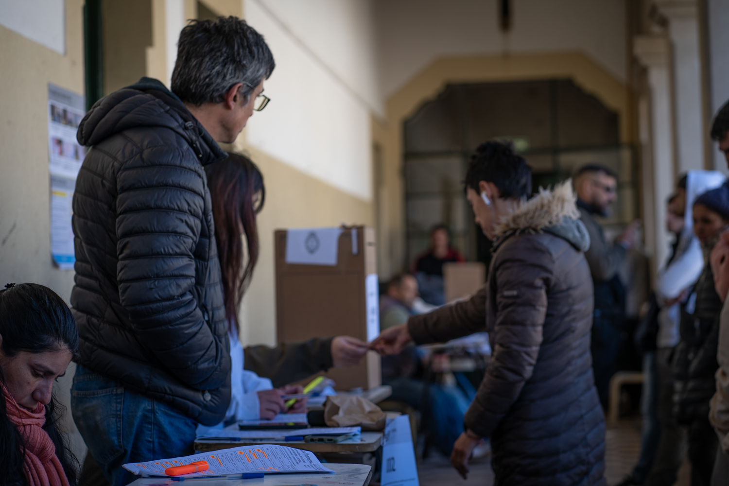 "Con tranquilidad y sin incidentes", los comicios avanzan a buen ritmo: Ya votó el 61,5% del padrón