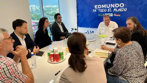 Edmundo González se reunió con observadores del Centro Carter