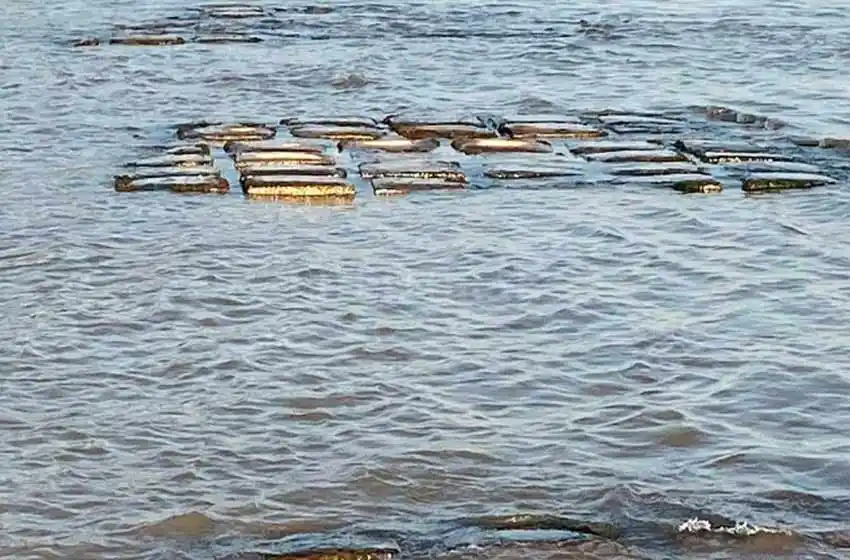 Por la bajante del río Paraná, se ve el ‘techo’ del Túnel Subfluvial