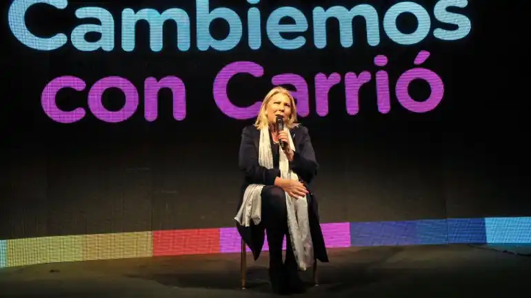 Elecciones 2015: Carrió oficializó su precandidatura a Presidenta