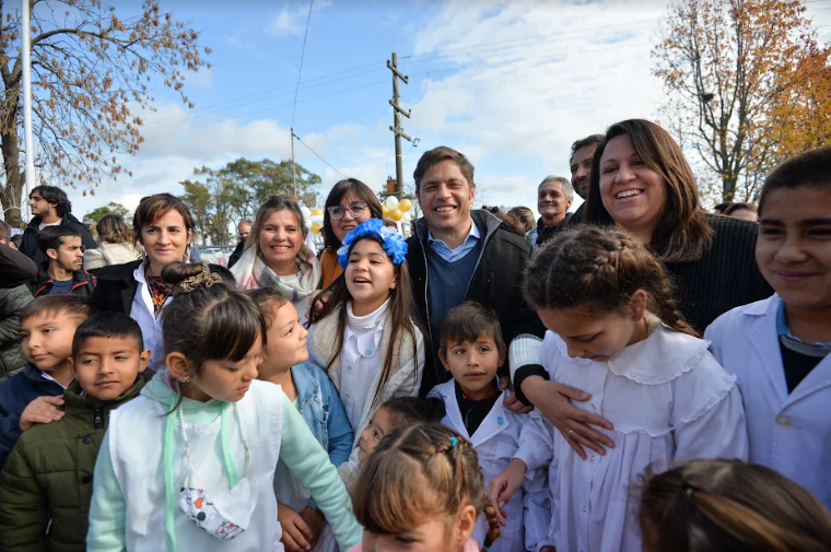 Kicillof en Ramallo: Celebró aniversario de Jardín Rural y valoró el "esfuerzo para sostener la educación pública"