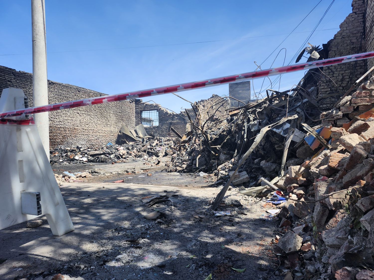 Tandil solidario: papeleras y librerías ayudarán al local que se destruyó por completo