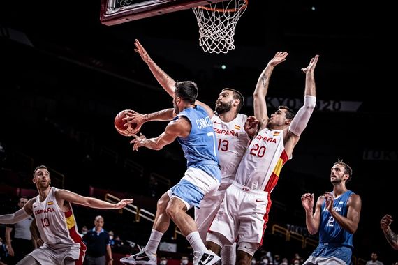 Argentina padeció el poder
del campeón del mundo