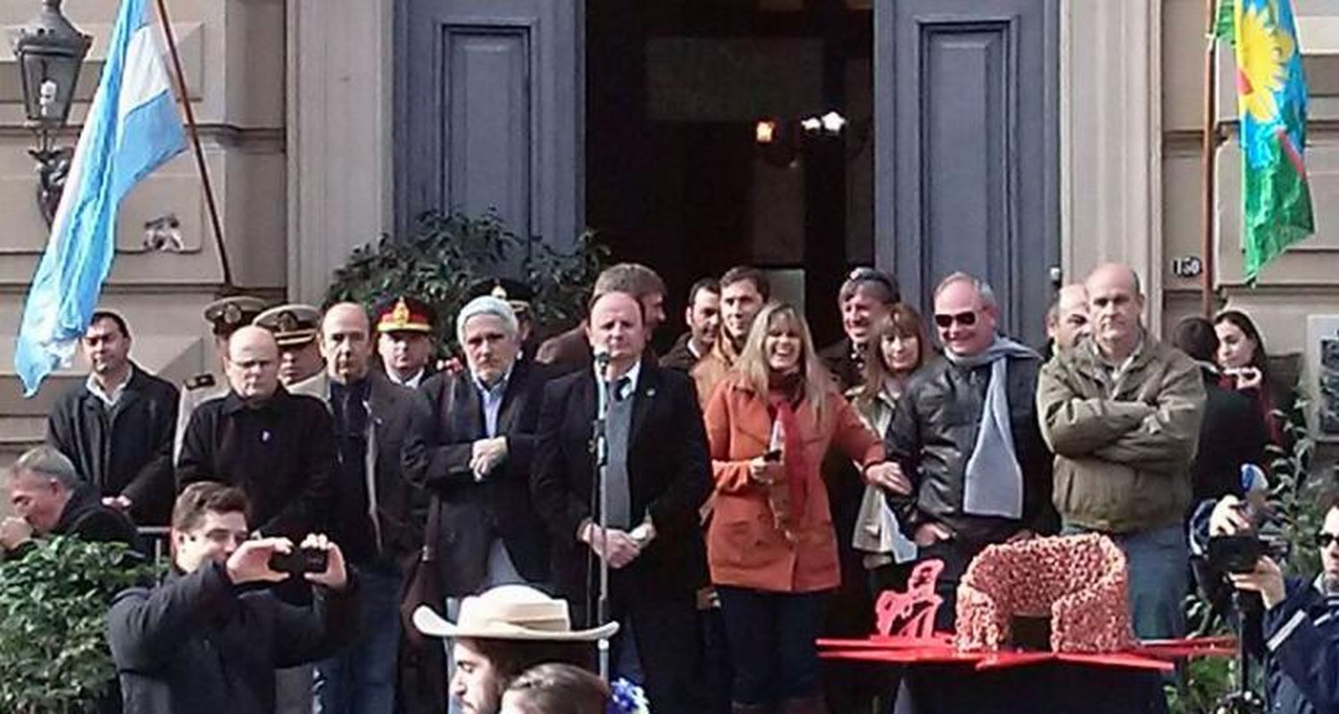 Aniversario de San Pedro: Habló el Intendente y entregan decodificadores