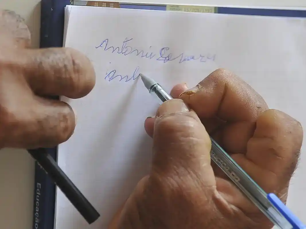 Analfabeto funcional es quien ni siquiera llega a comprender pequeñas frases o a identificar precios.