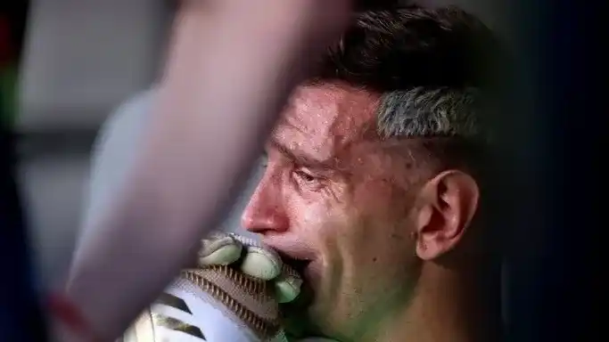 Dibu Martínez dejó un mensaje que preocupa a la Selección: "Es momento de dar un paso al costado"