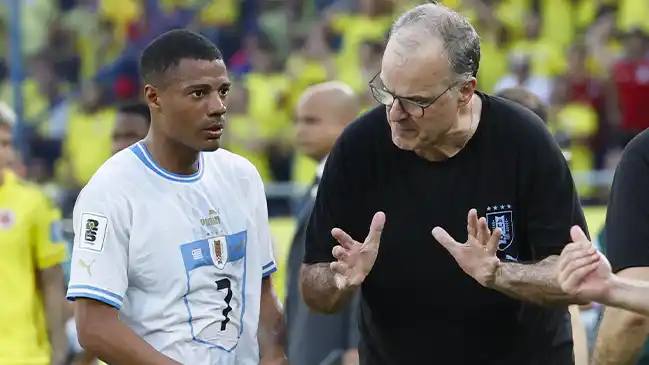 Bielsa junto a De la Cruz, que será titular.