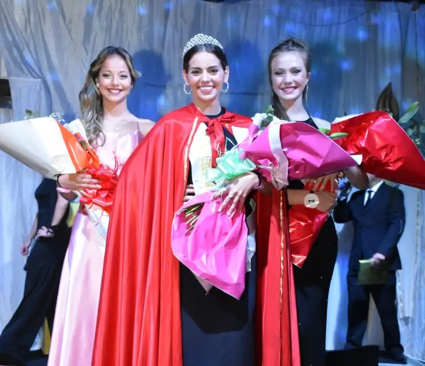 Inés Arévalo es la nueva Reina de las Carrozas Estudiantiles