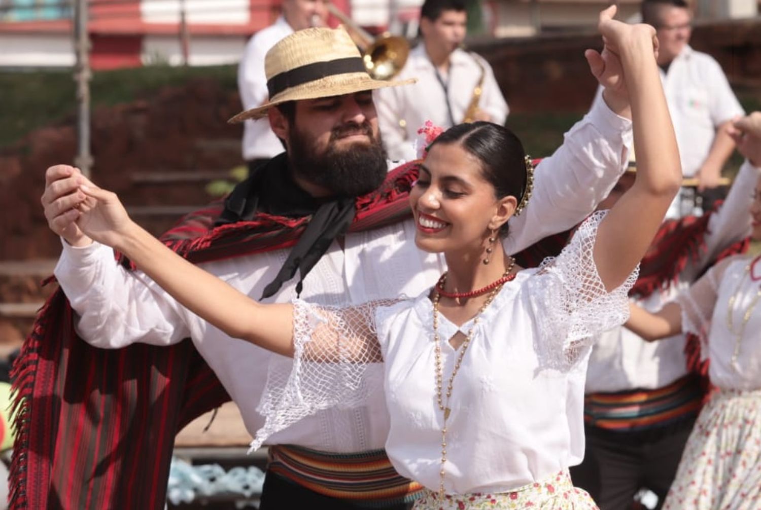 Gualeguaychú celebra su aniversario con la presentación oficial del Pre Cosquín