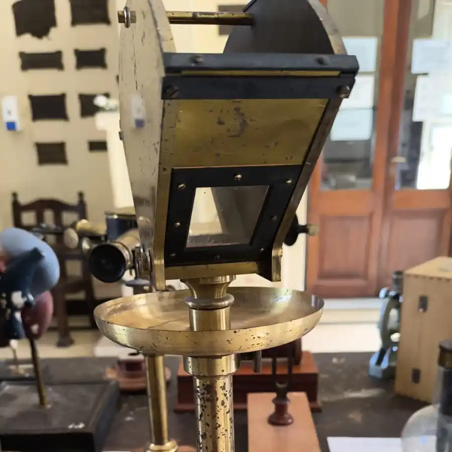 La Escuela Normal inauguró la muestra  “Aquel laboratorio de ayer”