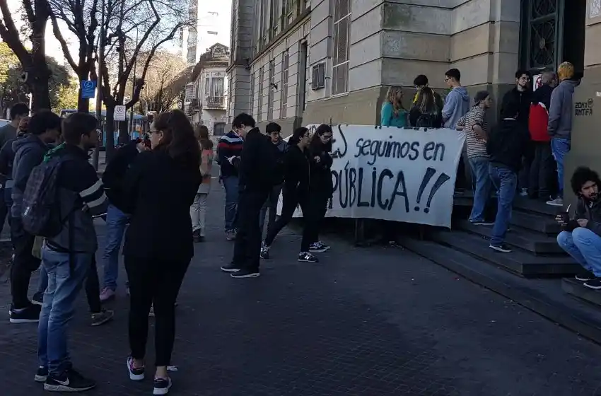 Toma de universidades: el Superior la levantó, las facultades siguen