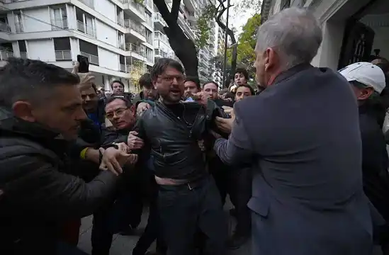 Detuvieron a Juan Grabois tras haber ocupado el Instituto Juan Domingo Perón