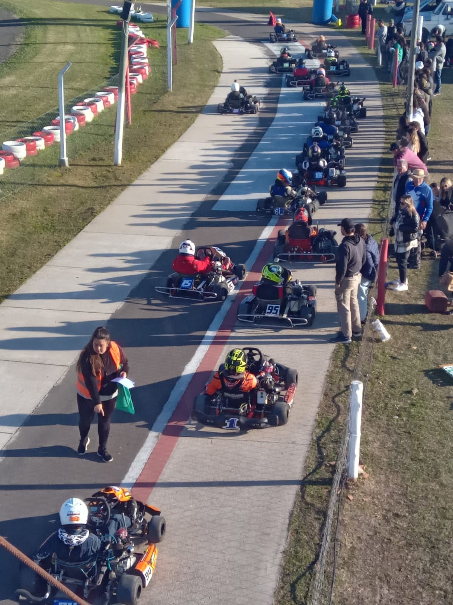 Con más de 60 protagonistas en pista, se corrió la segunda fecha del campeonato zonal Copa Gualeguay Kart en el kartódromo Jorge Frare. Un destacado marco de publico disfrutó de muy buenas carreras en todas las categorías. Santiano Stuber, Tiziano Cantero, Bautista Mastroiacovo, Thiago Coffy y Andres Franco fueron los ganadores. Los días 2 y 3 de Junio se disputa en Gualeguay la tercera fecha del Entrerriano.