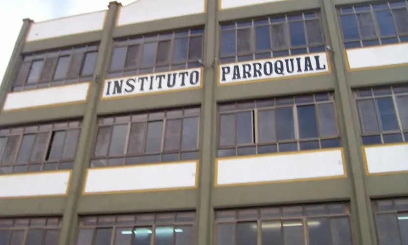 Suspenden las clases en un colegio de Pilar por una decena de contagios de Covid
