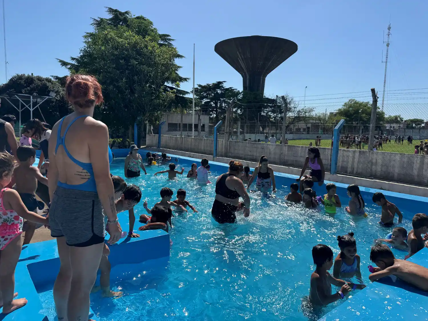 El Estadio municipal, uno de los predios que disfrutan los chicos de las escuelas de verano.
