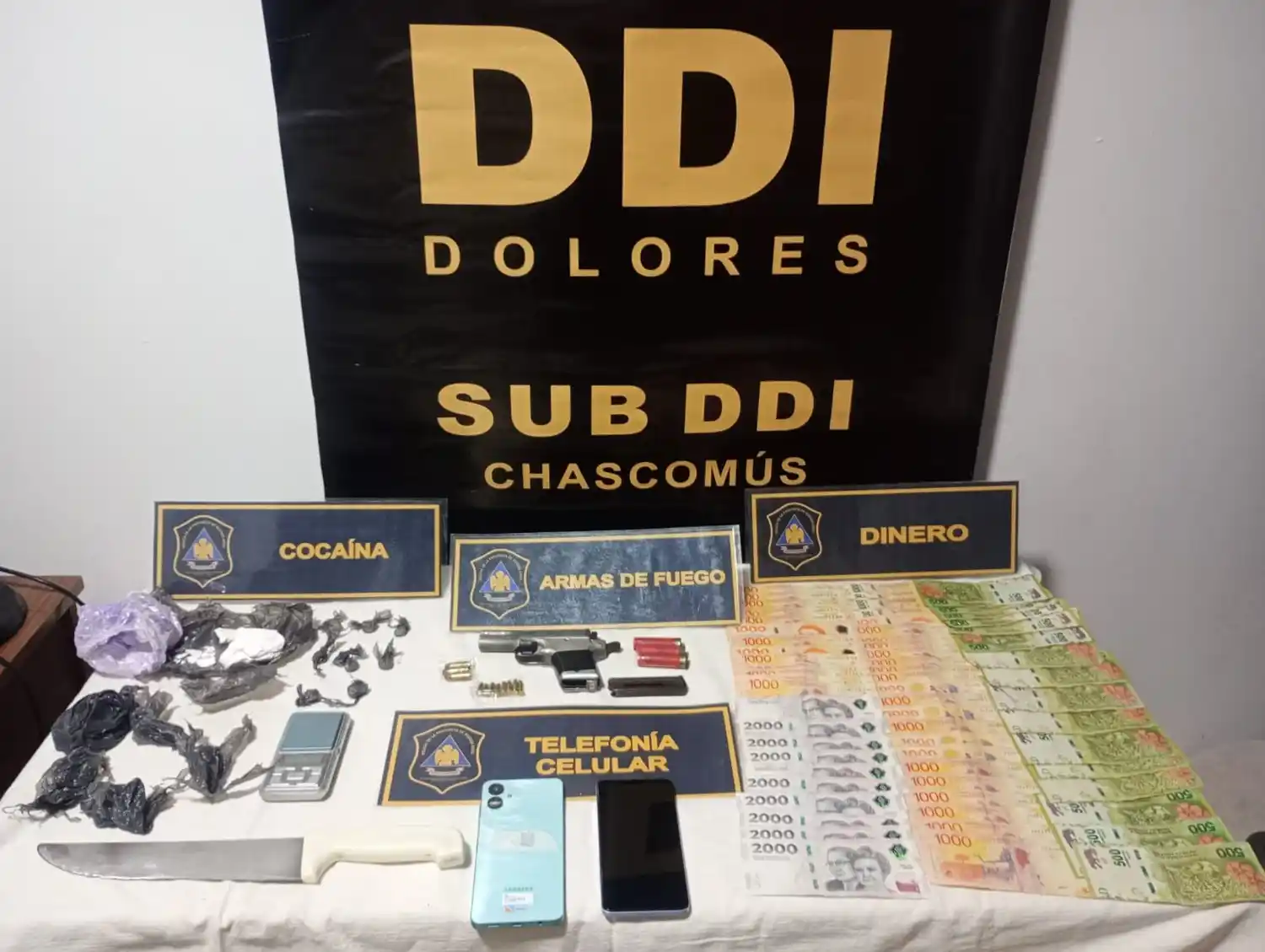 Operativo de la SUBDDI Chascomús en el barrio San Cayetano: secuestran cocaína de alta pureza y armas de fuego