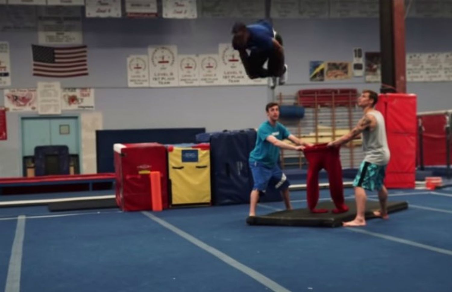 Bien puestos: Doble salto mortal para ponerse los pantalones