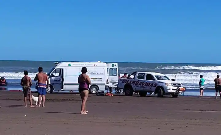 Falleció un turista de Olavarría rescatado por guardavidas en Claromecó