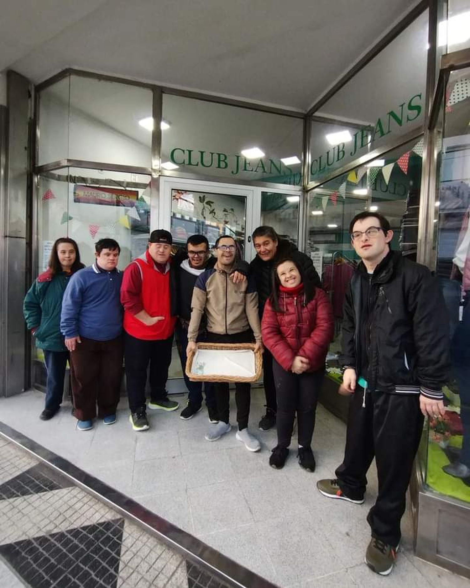 Asdgguay lleva adelante la “Colecta de azúcar y miel”