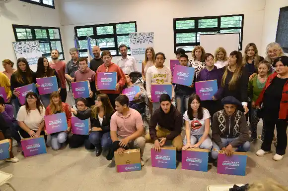 Educación Pública: Entrega de netbooks para estudiantes de escuelas de Chascomús