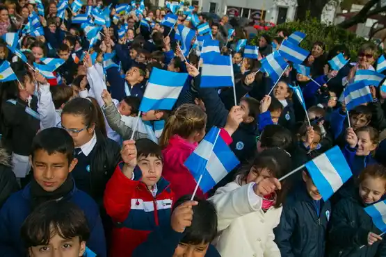 Alumnos de la ciudad y Pueblo Belgrano juraron a la bandera 