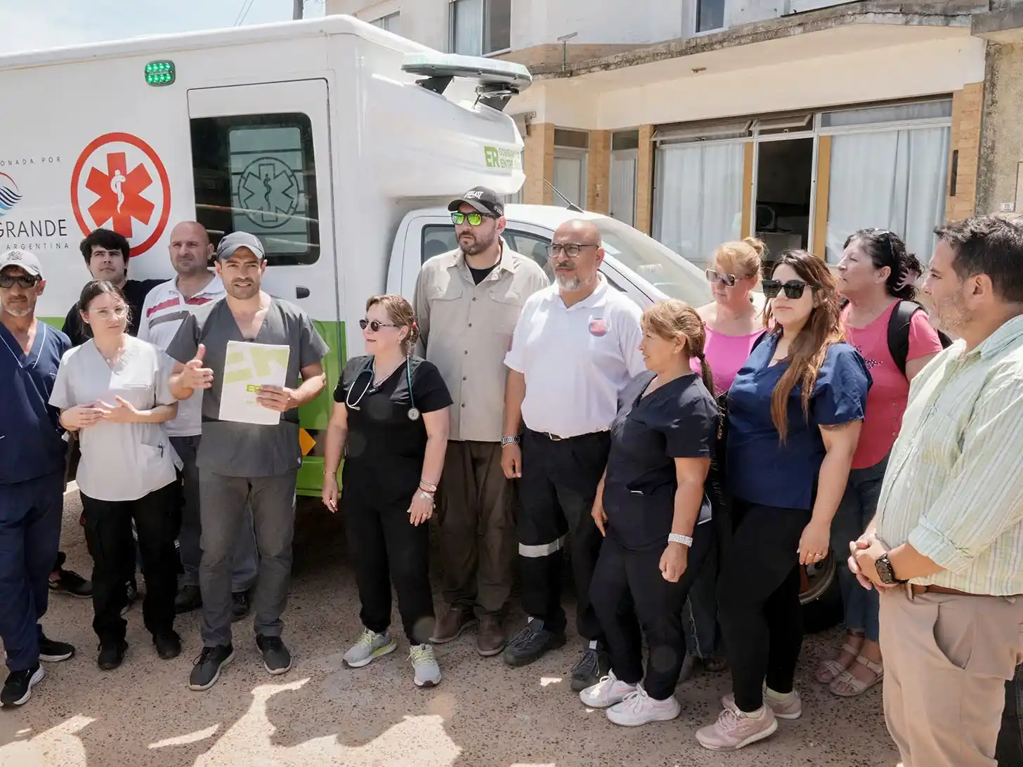 Salud entregó una ambulancia 4x4 de mediana complejidad al hospital de Villa Paranacito