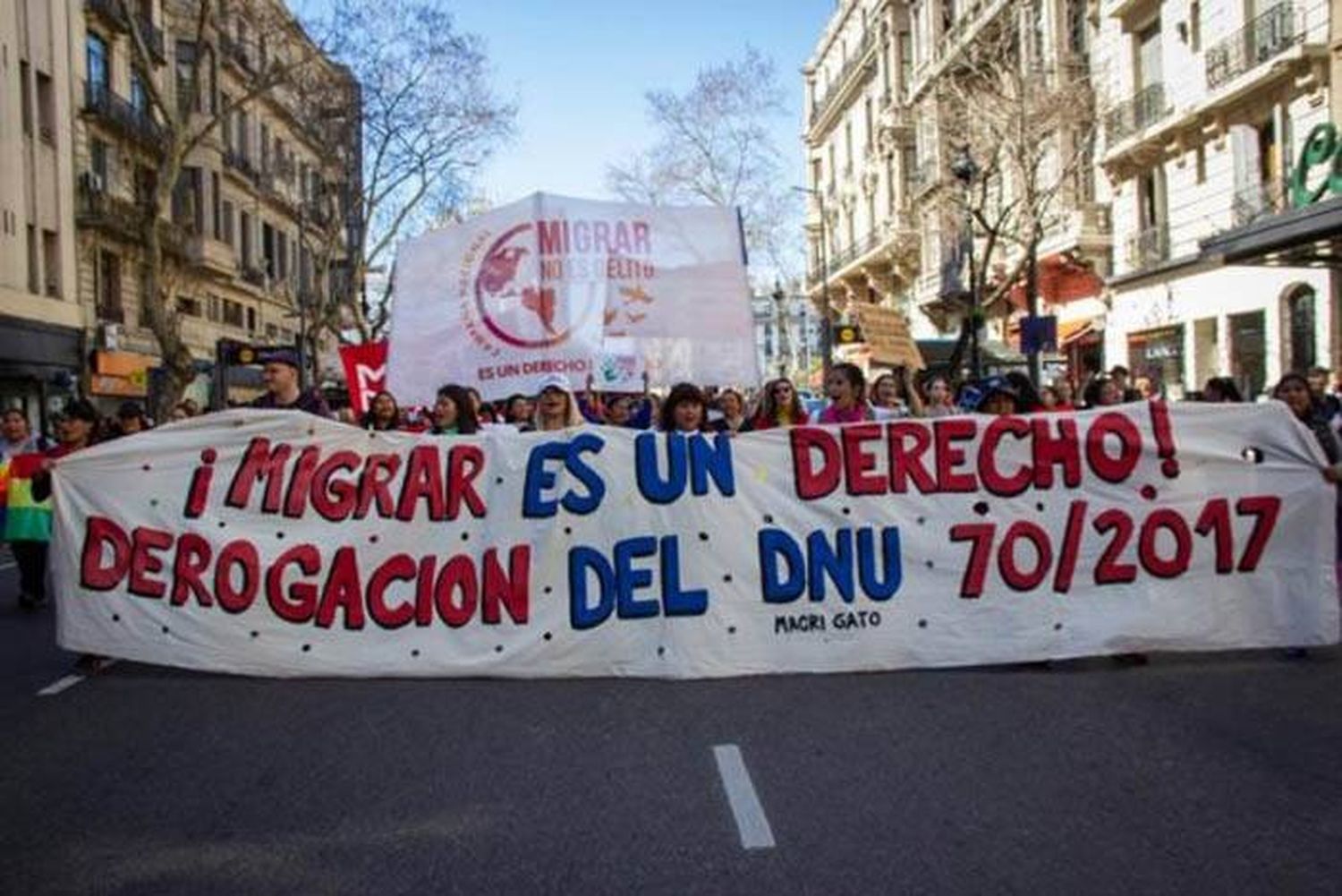 Migrantes logran la  derogación   del DNU 70/17 