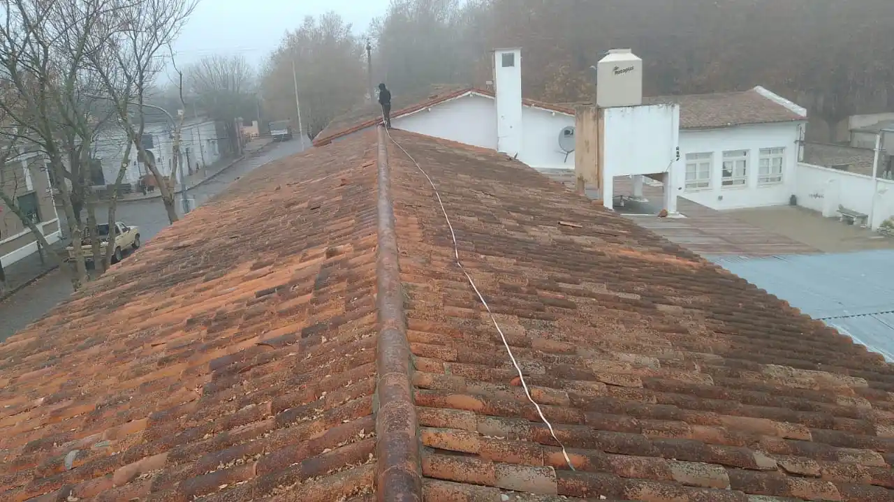 El edificio donde funciona la Escuela Primaria 13, en María Ignacia (Vela), requiere un recambio del techo.